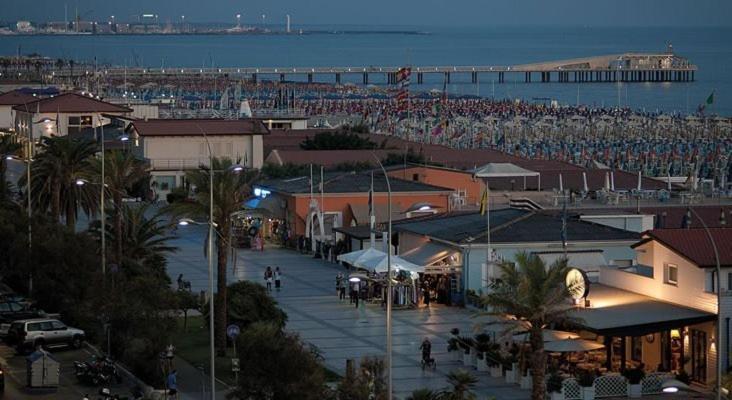 Hotel Dei Tigli Lido di Camaiore Kültér fotó